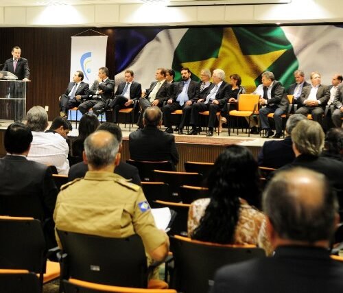Silval apoia projeto que beneficia microempresas
