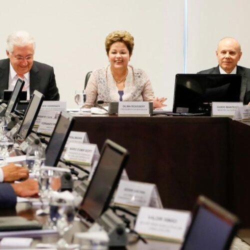 Dilma Rousseff discursa para público do 1º Fórum Nacional CACB Mil