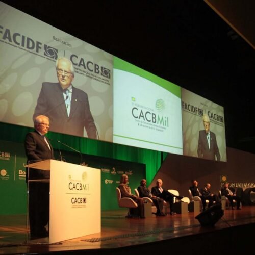 Cerca de 2 mil pessoas comparecem no 1º Fórum Nacional CACB Mil