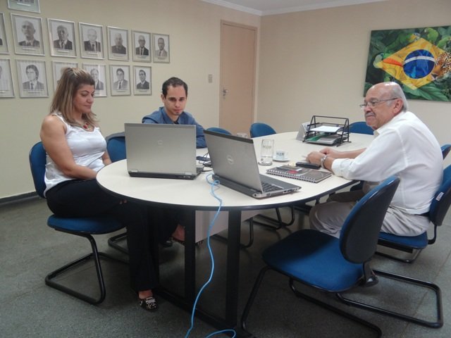 Gerenciamento de processos e definição de estratégias é foco de reunião na FACMAT