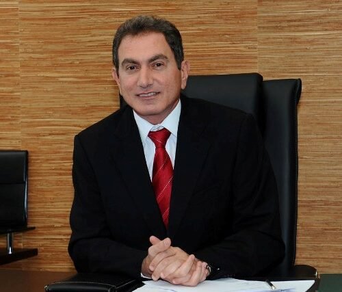 Com o olhar adiante