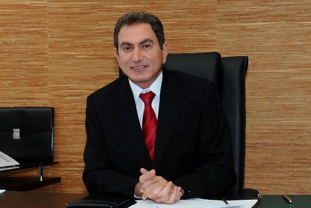 Com o olhar adiante