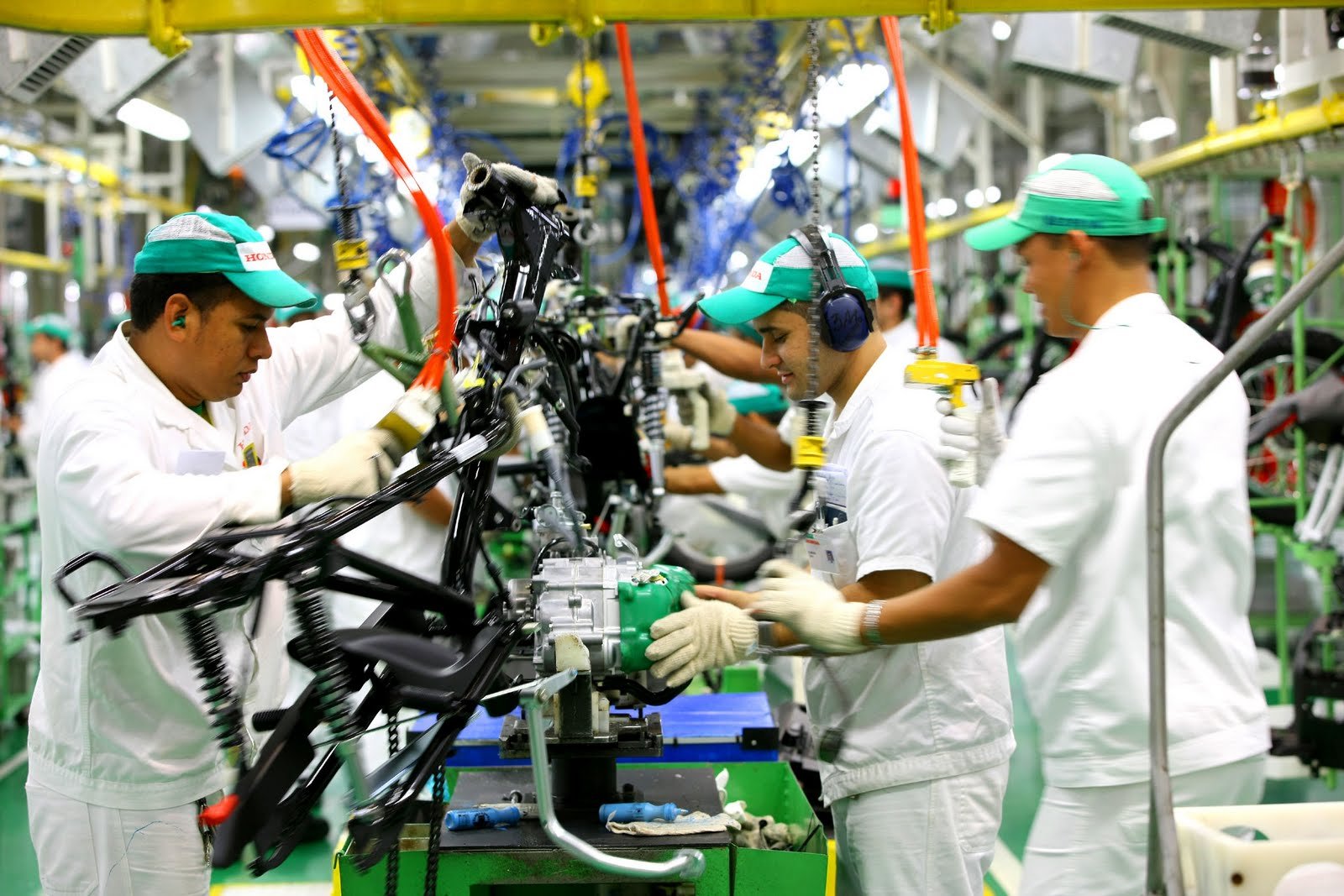 Pesquisa revela aumento do pessimismo em todos os setores da indústria