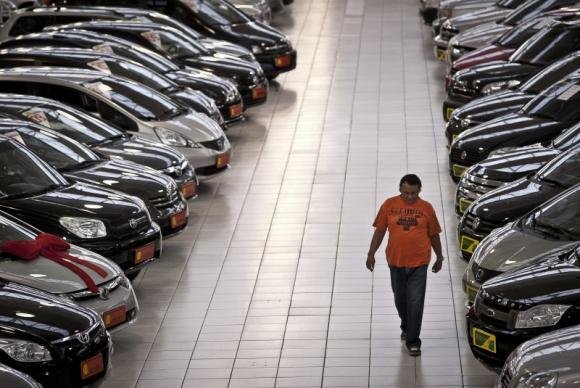 CNC avalia que comércio deve ter em 2015 pior desempenho dos últimos 12 anos