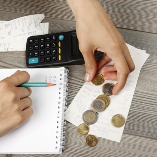 Situação financeira assusta consumidor inadimplente e provoca adiamento das compras