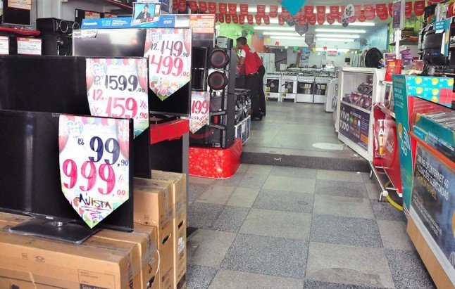 Movimento do comércio cai 2,2% em 12 meses, diz Boa Vista SCPC