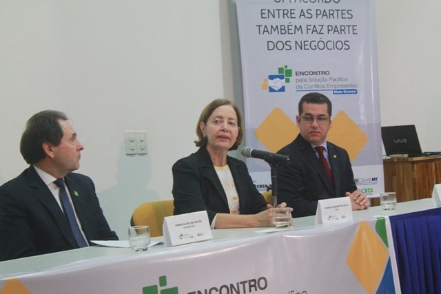 Entidades empresariais e representantes do judiciário discutem soluções pacíficas de conflitos