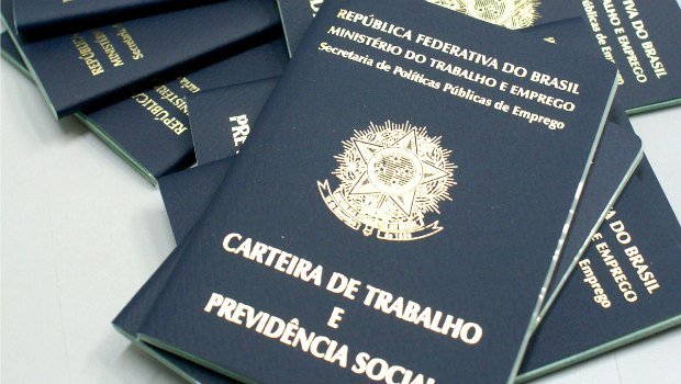 Taxa de desemprego sobe para 9% no trimestre encerrado em outubro