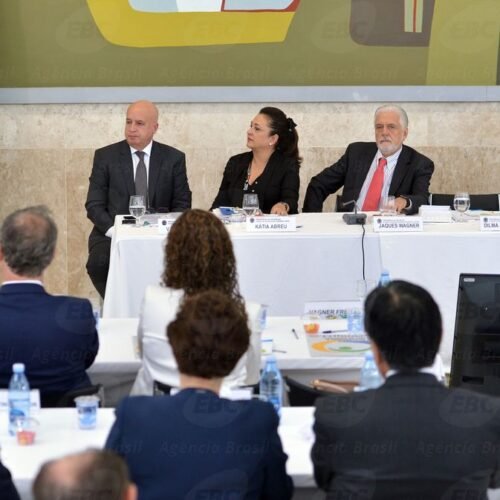 Empresários aprovam novas medidas de crédito, mas nível de emprego preocupa