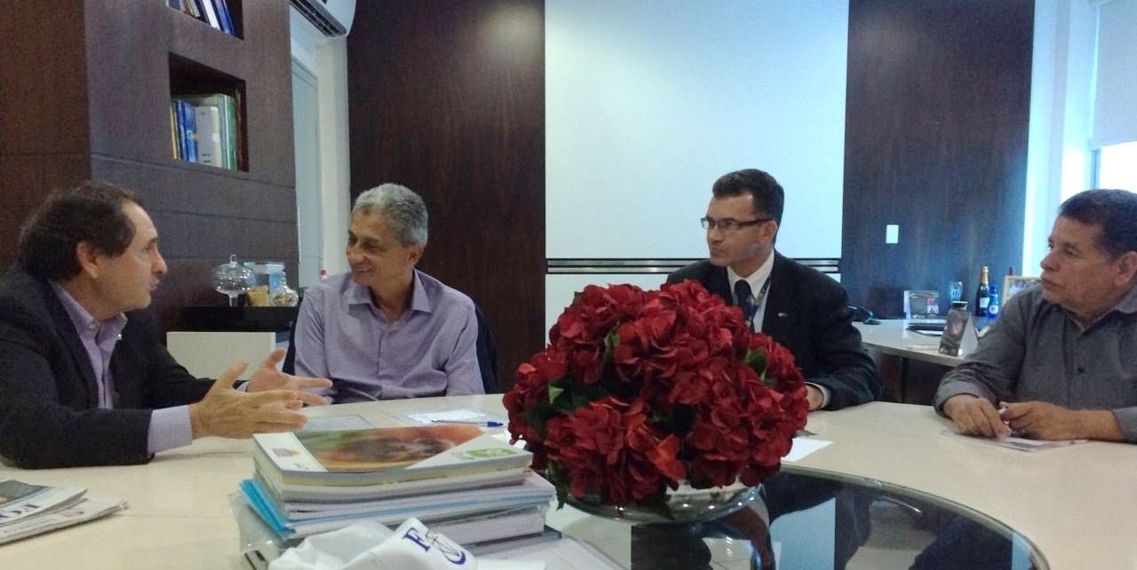 Facmat intermedia reunião entre Correios e Associação Matogrossense dos Municípios