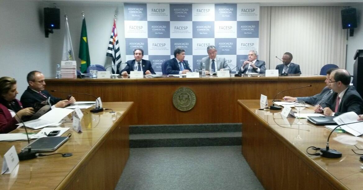 CACB e Frente Sudeste discutem momento político e futuro do Brasil