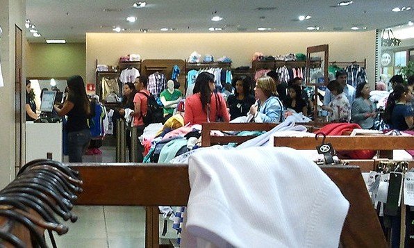 Confiança do empresário do comércio volta a subir e vai a 81 pontos em maio