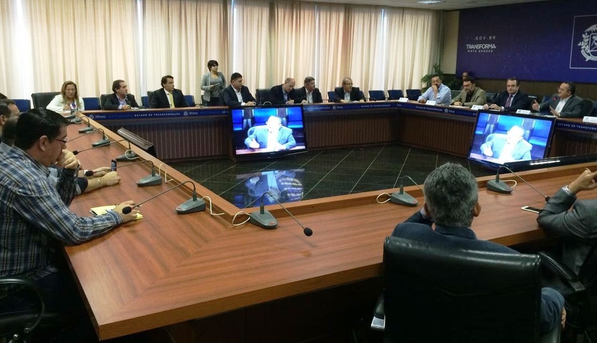 Presidente da FACMAT participa de reunião com governador, que propõe realizar Pacto por MT