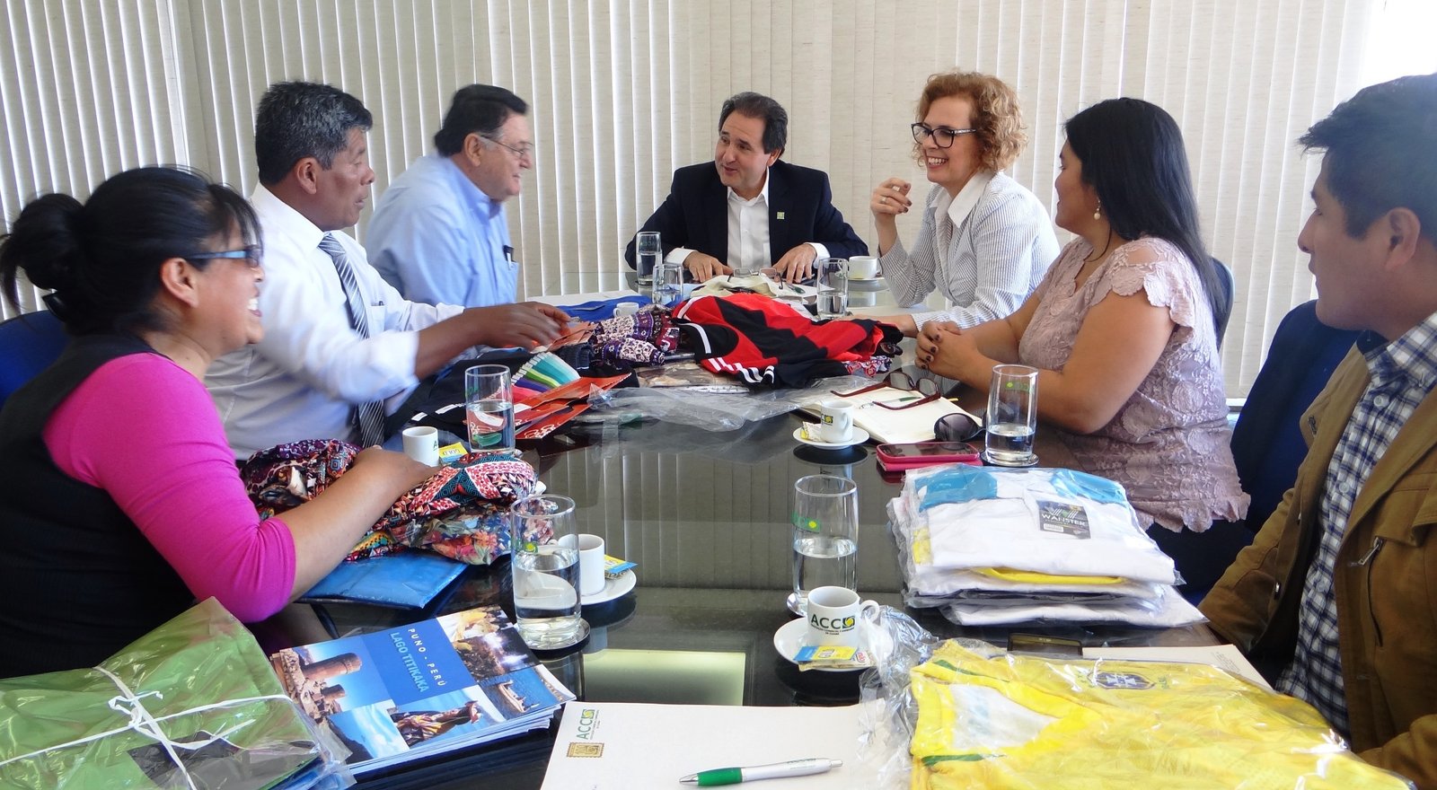 Comitiva de empresários peruanos visita a FACMAT