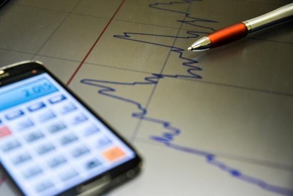 Mercado prevê melhora no PIB e mais inflação em 2016