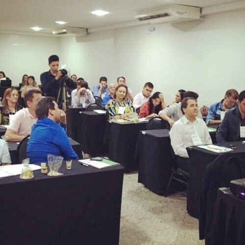 Dirigentes de ACEs de Mato Grosso participam ativamente do primeiro dia de encontro