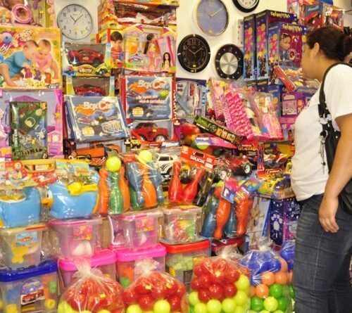 Consumidor prefere loja física a e-commerce para fazer as compras do Dia das Crianças
