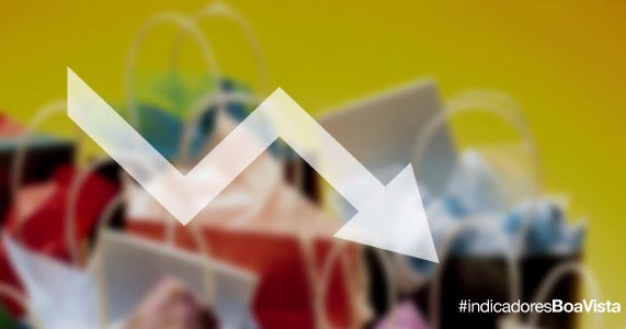 Movimento do comércio cai 4,7% em 12 meses