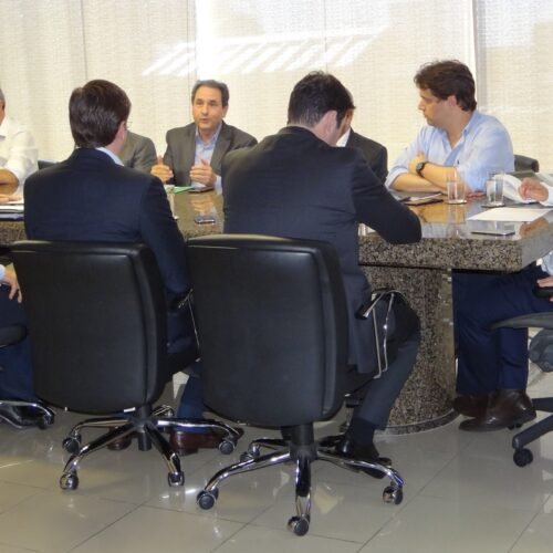 Setor produtivo de MT se reúne com governador para discutir a Reforma Tributária