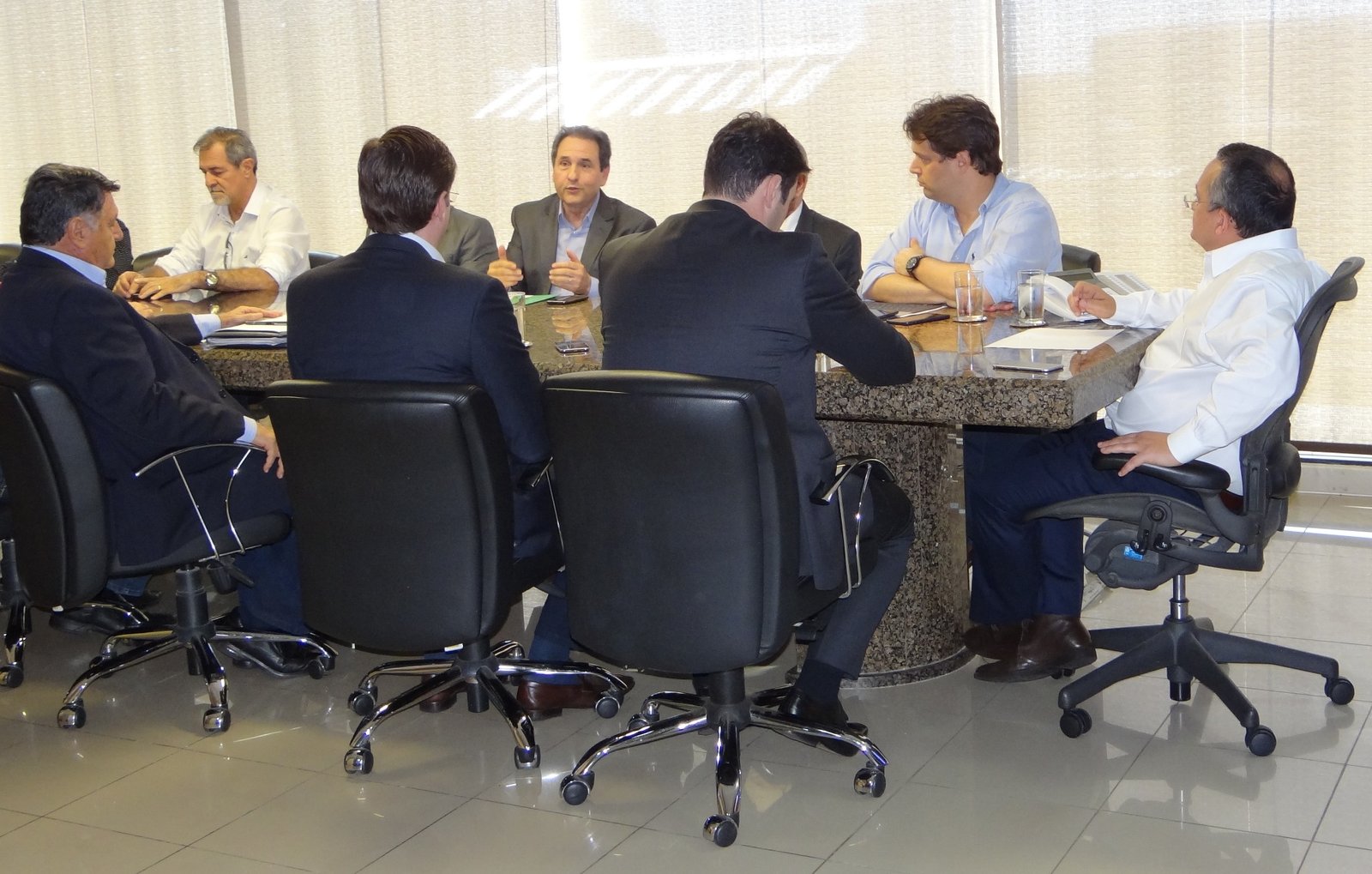 Setor produtivo de MT se reúne com governador para discutir a Reforma Tributária