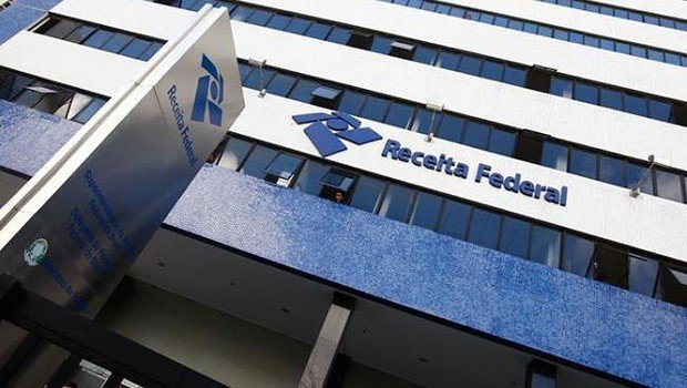 Pessoas físicas e empresas poderão parcelar dívidas com a Receita