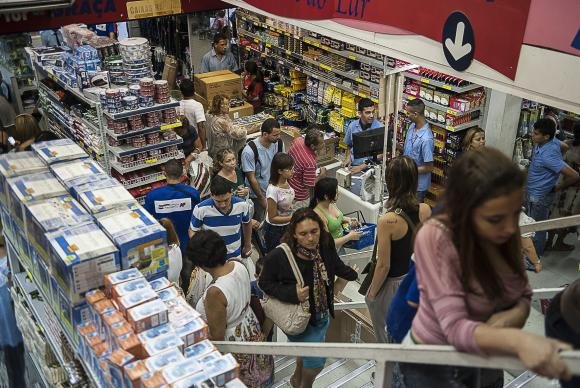Economista diz que famílias devem planejar para manter contas em dia