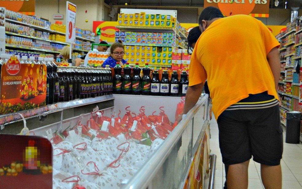 Após quatro quedas seguidas, varejo cresce 2% em novembro, diz IBGE