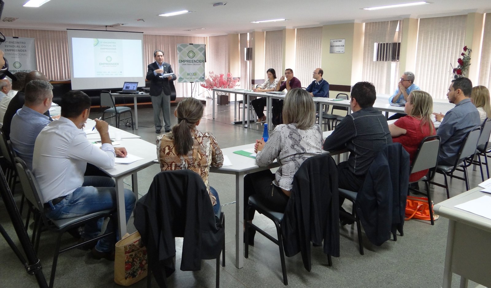 Primeiro dia do Encontro Estadual Empreender Convencional tem troca de experiências entre ACEs