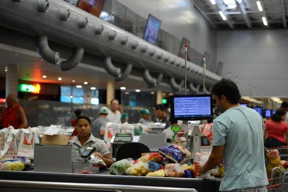 Comércio varejista tem queda de 0,7% entre dezembro e janeiro