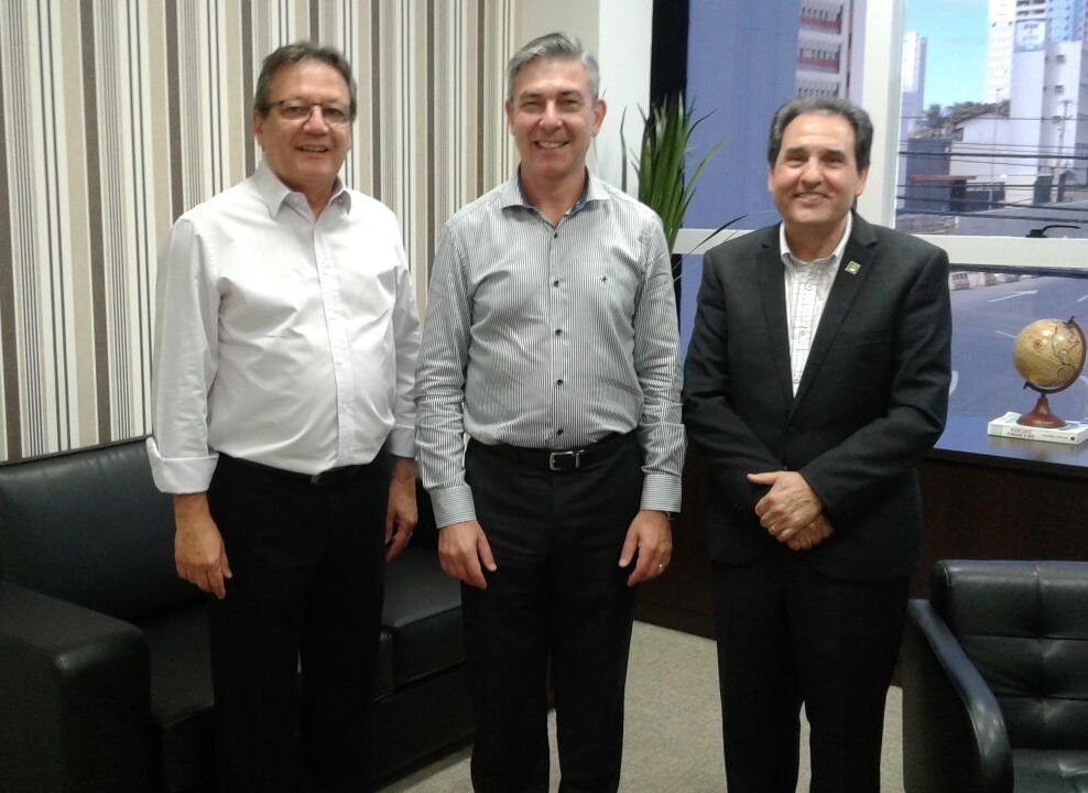 O Presidente da FACMAT, Jonas Alves de Souza se reúne com o presidente da Central Sicredi MT