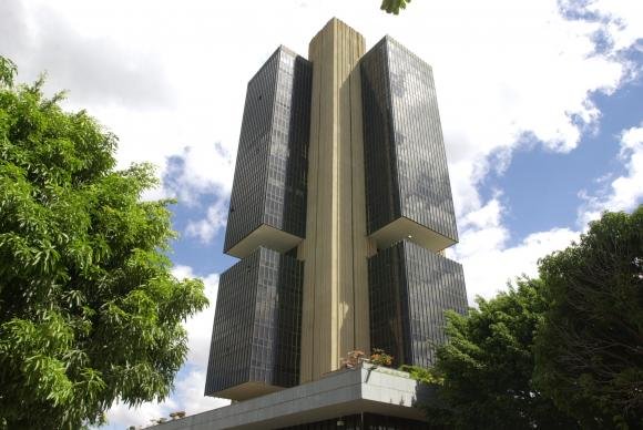 Mercado financeiro reduz projeção de inflação para 3,92% este ano