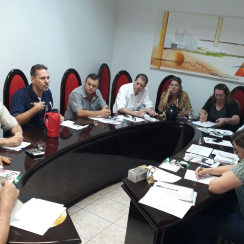 Diretoria da ACES se reuni para despachar assuntos relevantes para o comércio local…