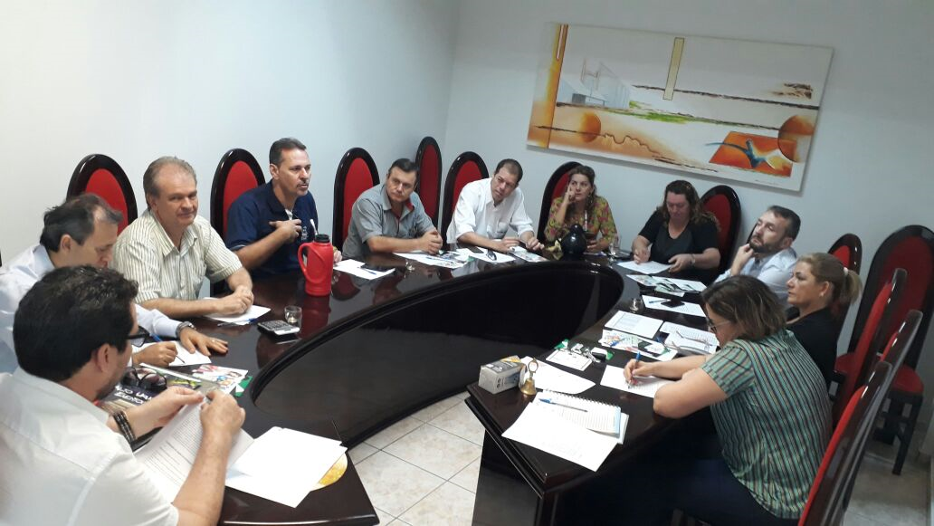 Diretoria da ACES se reuni para despachar assuntos relevantes para o comércio local...