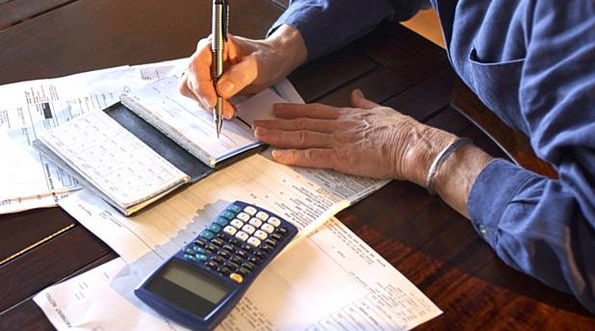 Pagamento de contas diversas é o que mais pesa no bolso do consumidor