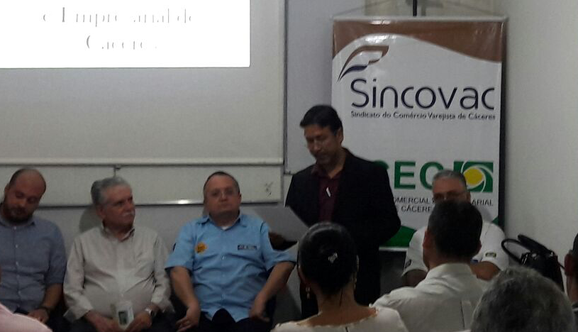 Associação Comercial de Cáceres recebe visita do governador de MT