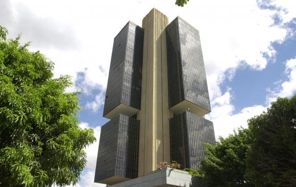 Mercado financeiro reduz projeção de crescimento da economia para 2,7%