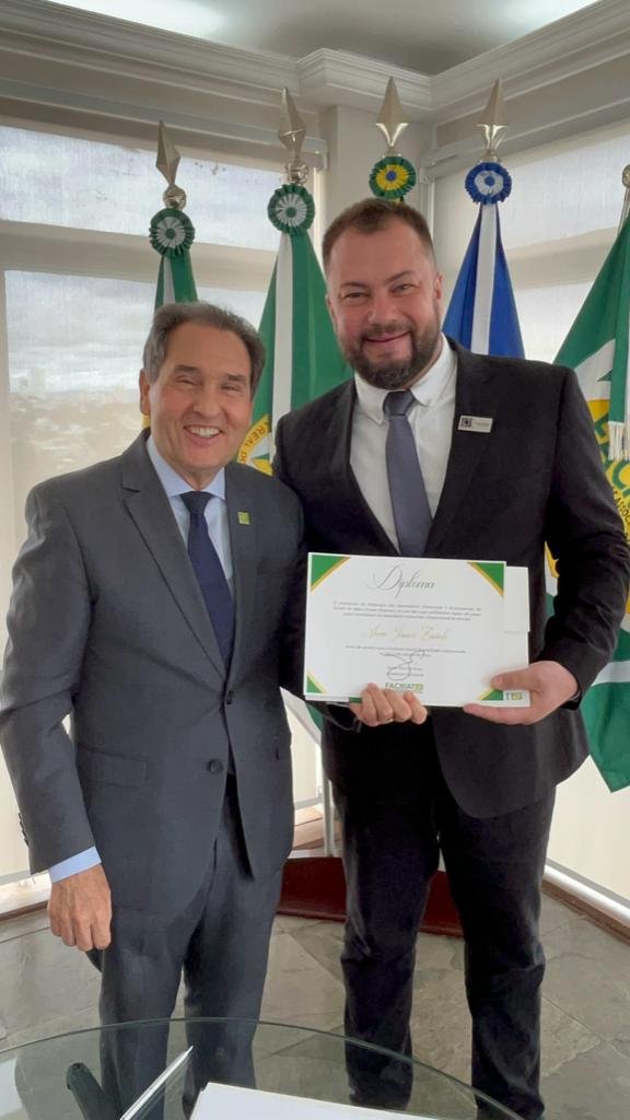 Presidente  da ACES - SR. SÁVIO JUNIOR ZANIOLO, é  empossado na sede da FACMAT/CUIABÁ  - MT