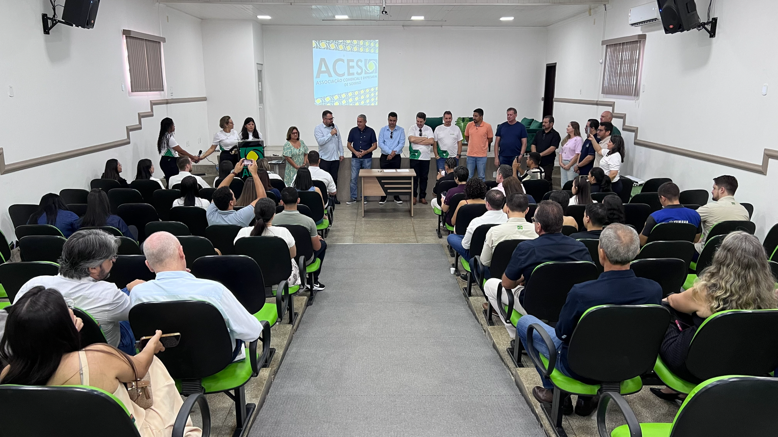 3º Café com Empresários reúne lideranças e marca o lançamento da Campanha de Natal 2025 da ACES